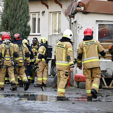 Pożar na stacji demontażu pojazdów. Na miejscu kilka zastępów straży