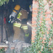 Doszło do pożaru pustostanu. Kilka zastępów straży