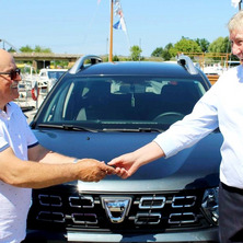 Społeczna Straż Rybacka ma nowe auto. Przekazanie pojazdu